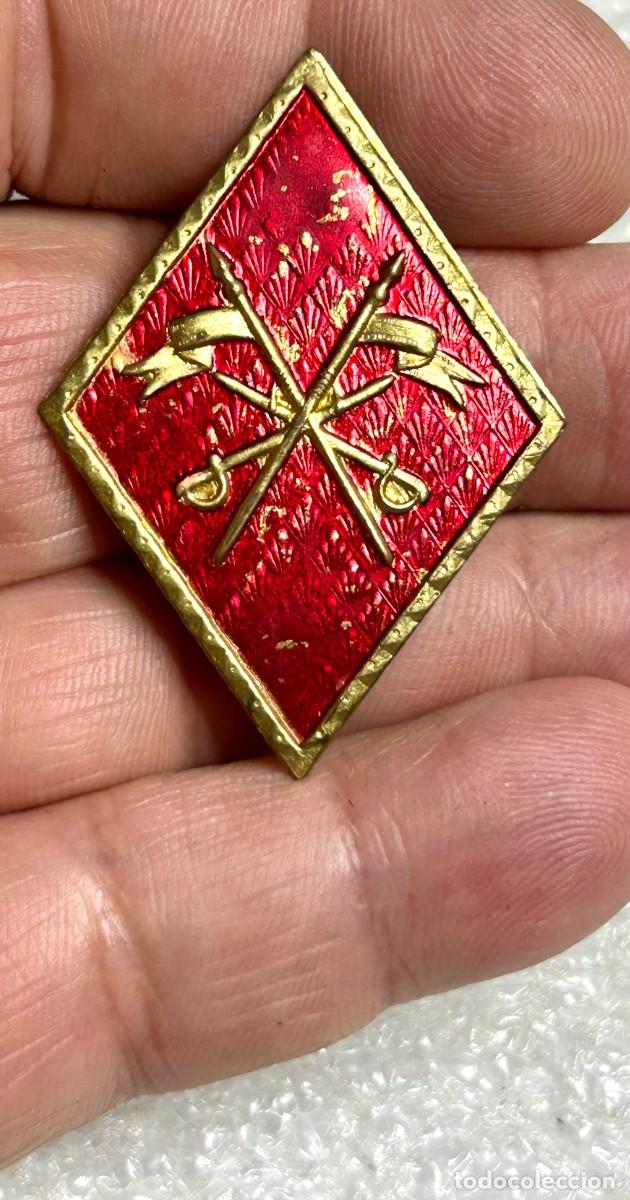 Militaria: 4243.Rombo de cuello de Caballer&iacute;a del Ej&eacute;rcito Espa&ntilde;ol (FALTA UNA COGIDA)