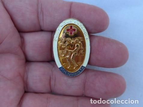 Militaria: INSIGNIA CRUZ ROJA SOCORRISTA