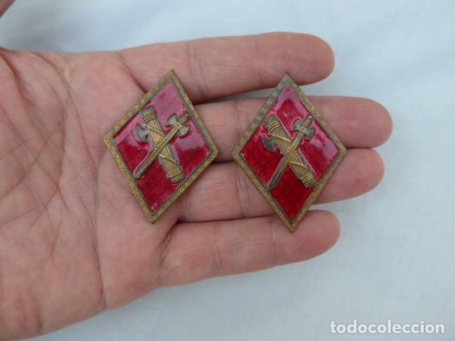 Militaria: PAREJA DE ROMBOS DE LA GUARDIA CIVIL ESMALTADOS