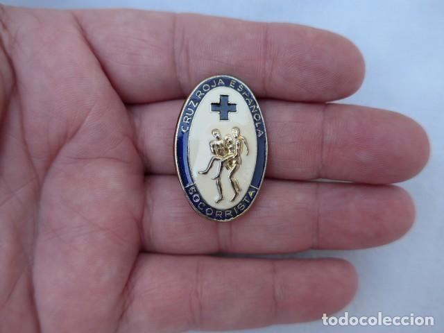 Militaria: ANTIGUA INSIGNIA EMBLEMA CRUZ ROJA ESPA&Ntilde;OLA SOCORRISTA