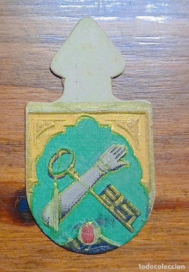 Militaria: Emblema auxilio social, CORRIENTE 30 CTS, serie B, N&ordm; 4, FERNANDO E ISABEL.