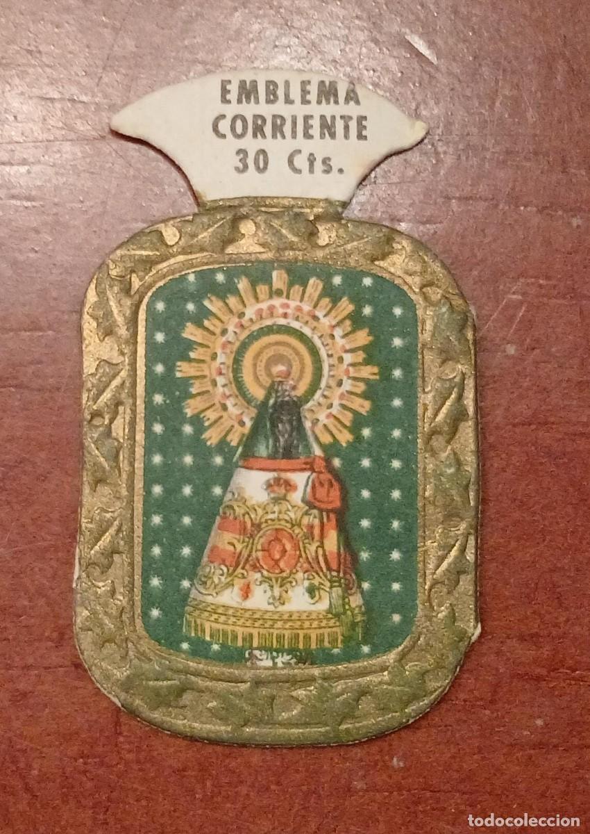 Militaria: Emblema auxilio social, corriente 30 cents, serie E, N&ordm; 17, VIRGEN DEL PILAR.