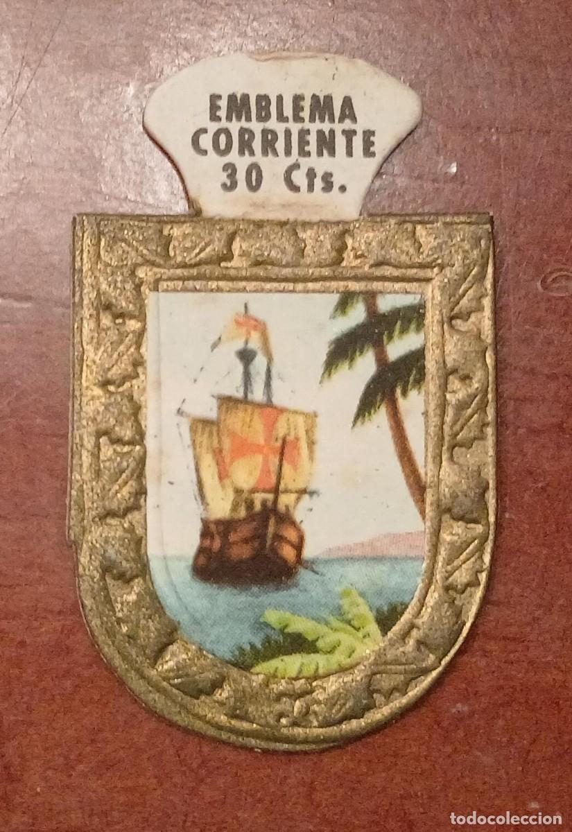 Militaria: Emblema auxilio social, corriente 30 cents, serie E, N&ordm; 14, 18 CARABELA.