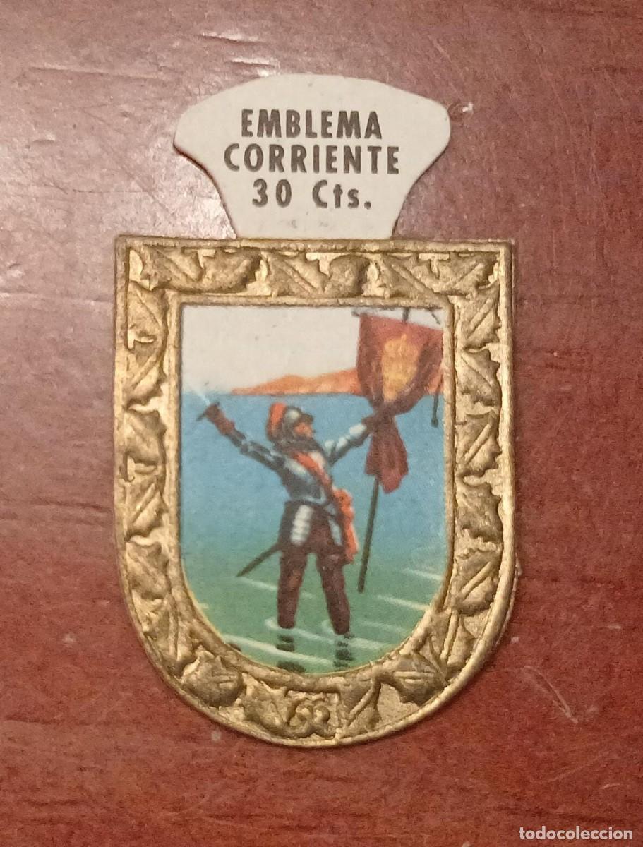 Militaria: Emblema auxilio social, corriente 30 cents, serie E, N&ordm; 13, NU&Ntilde;EZ DE BALBOA.