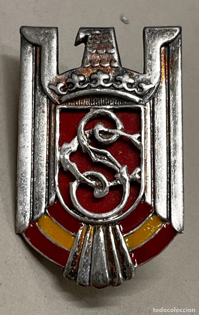 Militaria: Emblema gorra de el Cuerpo De Seguridad y Asalto, Guerra Civil, Zona Nacional. Mide medidas 3,9 x
