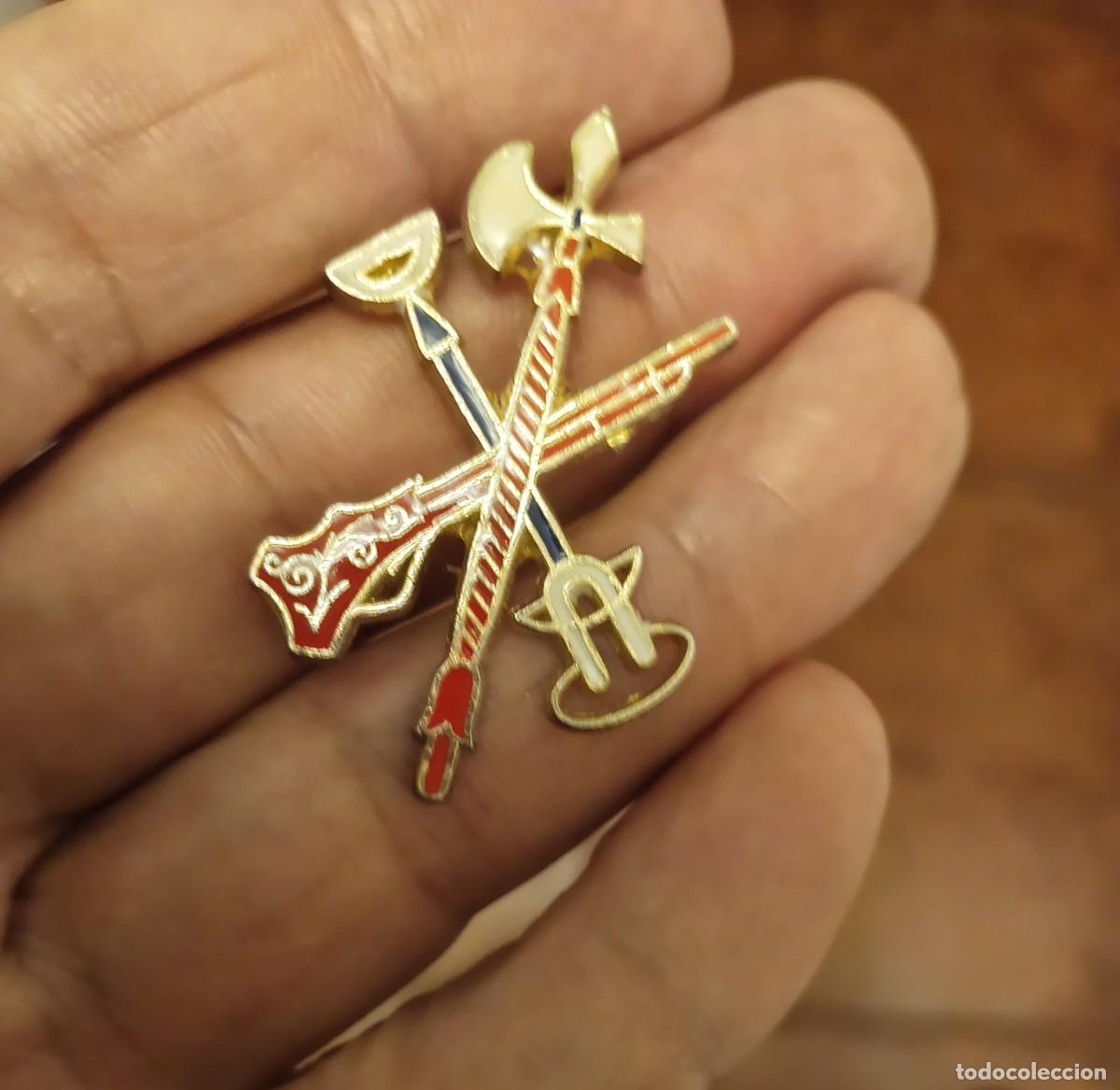 Militaria: Insignia emblema de la legi&oacute;n sin corona