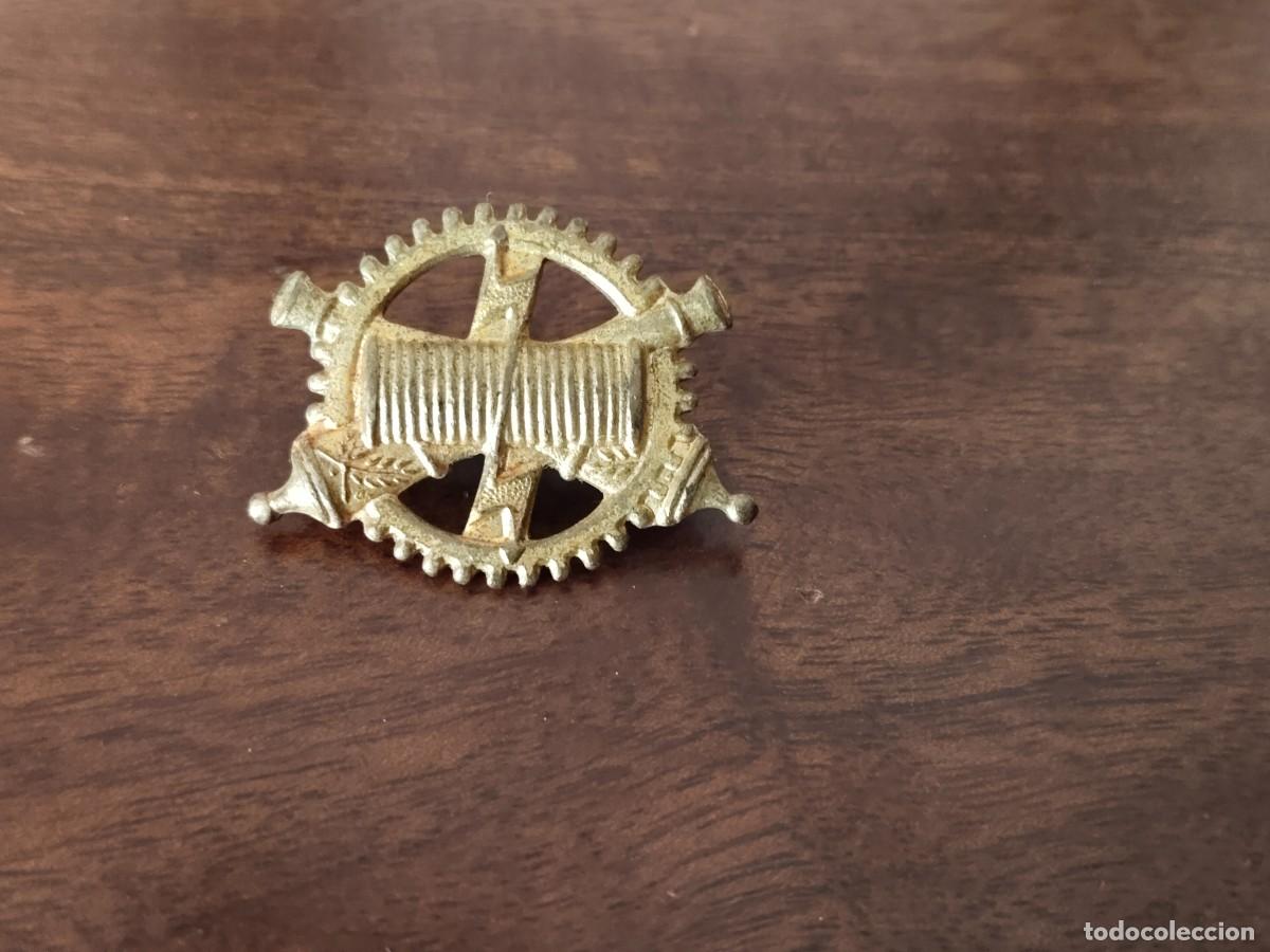 Militaria: Antigua Insignia a tuerca Ej&eacute;rcito de Portugal. Transmisiones?