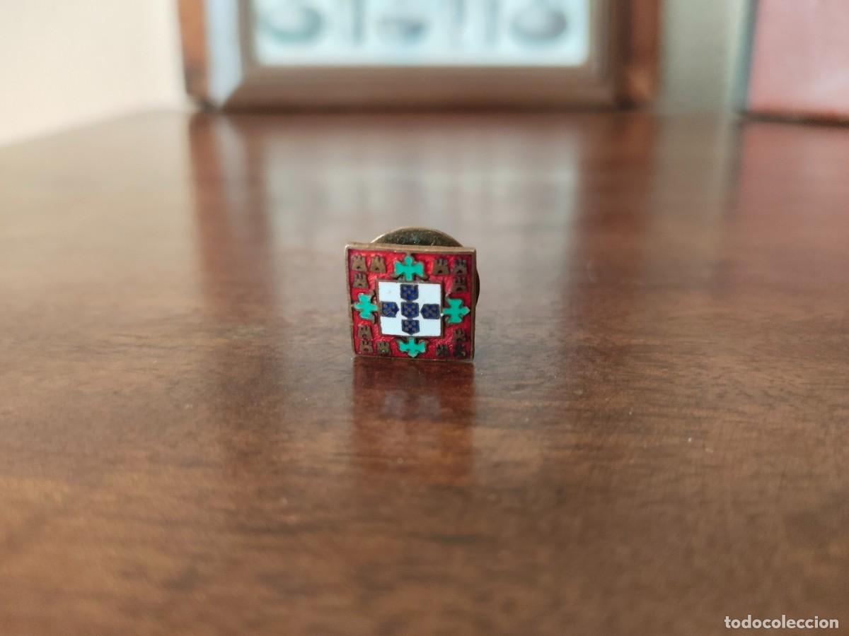 Military Antiques: Insignia numerada Mocidade Portuguesa. Portugal.