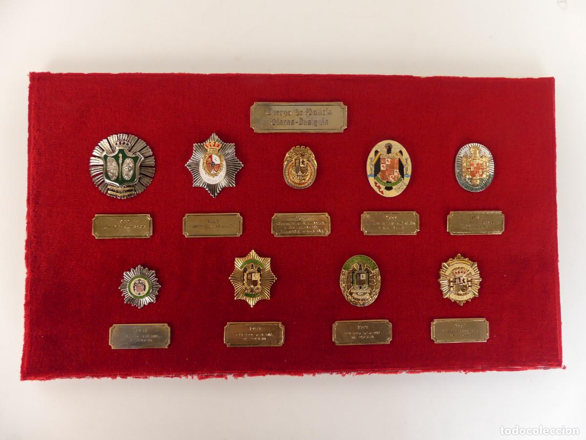 Militaria: CUERPO DE POLICIA PLACAS INSIGNIAS