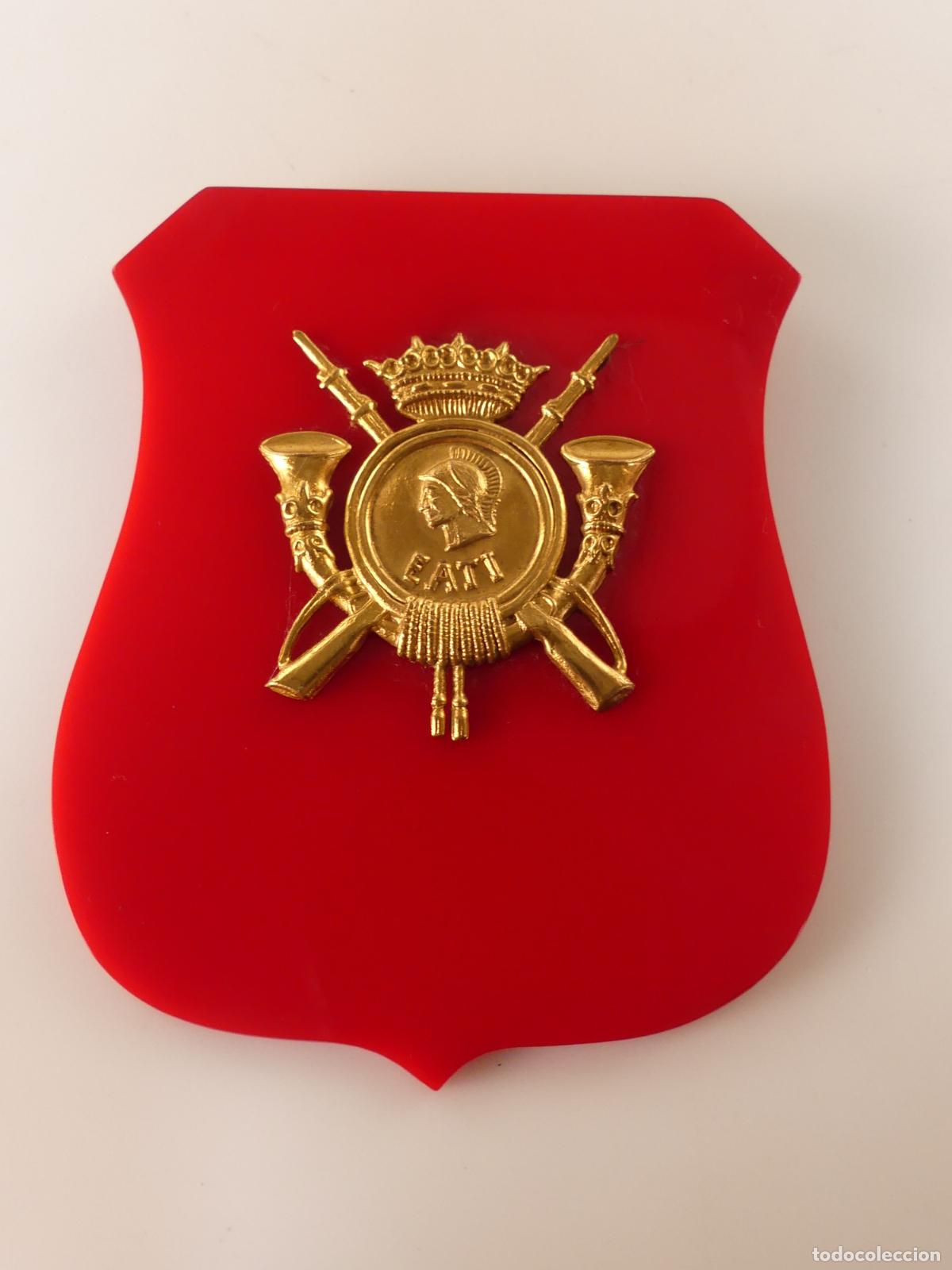 Militaria: INSIGNIA METOPA MILITAR ESCUDO DE EATI ESCUELA DE APLICACI&Oacute;N Y TIRO INFANTERIA DE MADRID