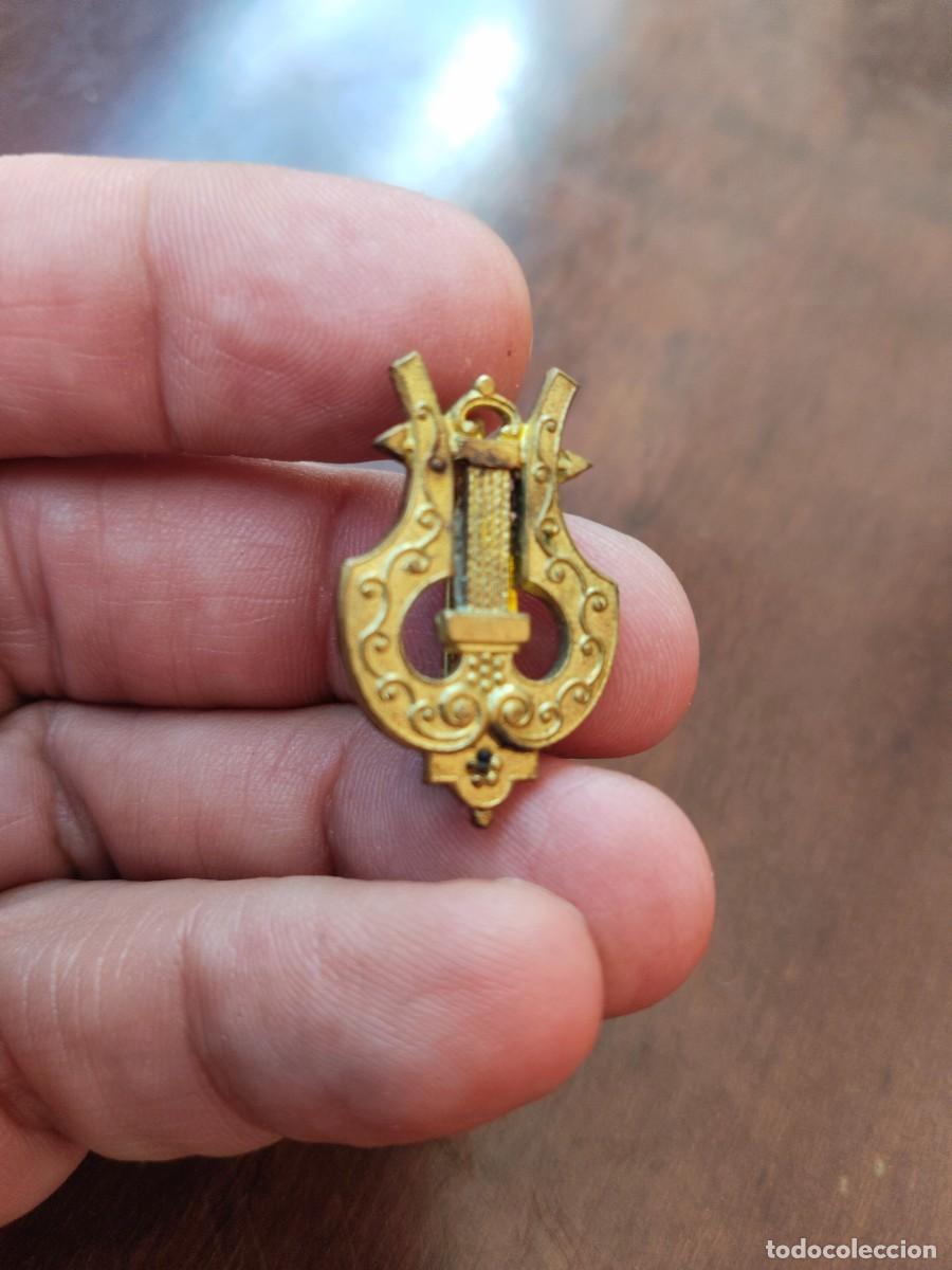 Militaria: Precioso Alfiler M&uacute;sico del Ejercito Franc&eacute;s.