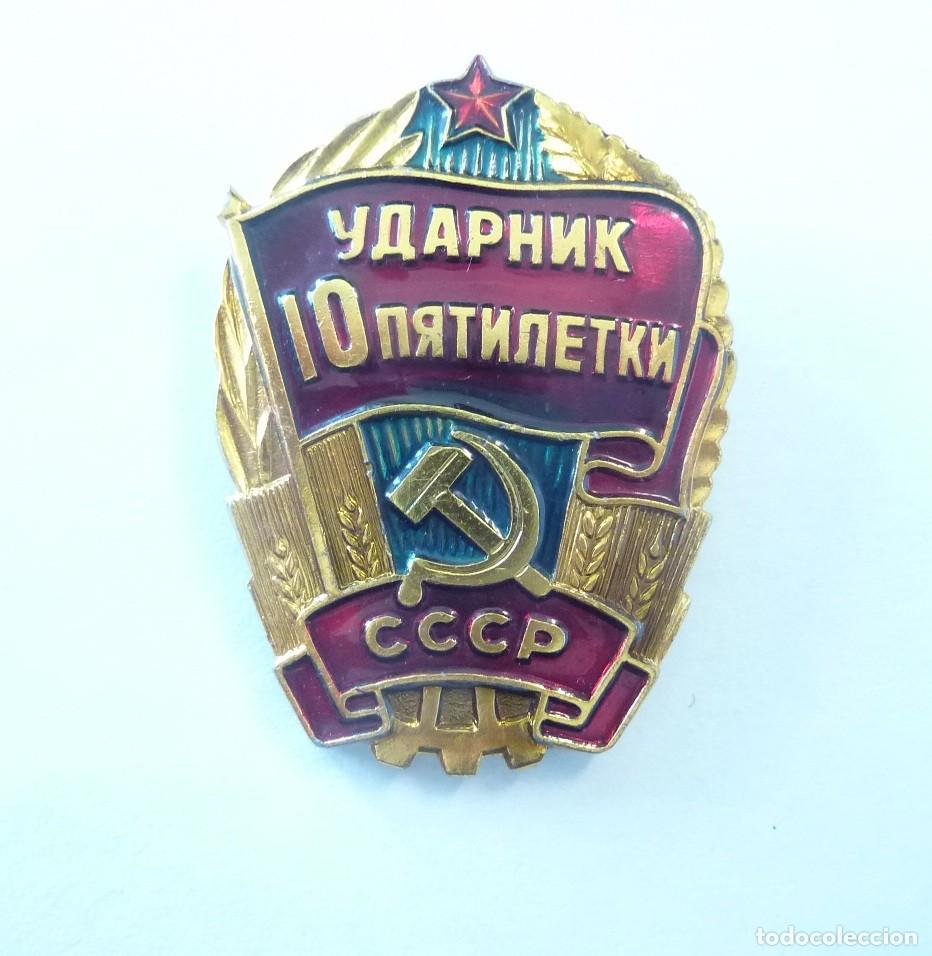 Militaria: URSS - Rusia - Distintivo trabajador s&uacute;per productivo 10 plan quinquenal - Insignia m&eacute;rito laboral