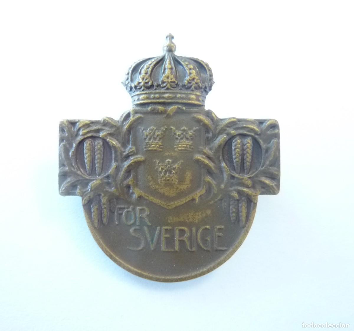 Militaria: Suecia: Emblema. Antigua insignia patri&oacute;tica sueca numerada.