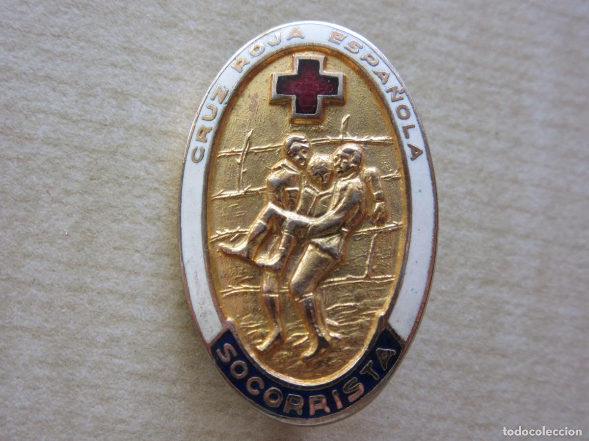 Militaria: Bonita insignia esmaltada antigua de Socorrista de Cruz Roja Espa&ntilde;ola Fabricada I Ega&ntilde;a Motrico