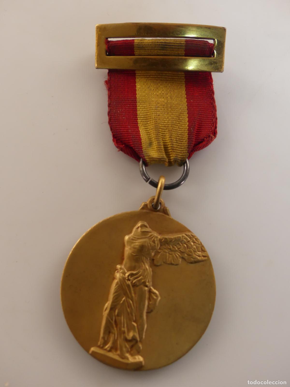 Militaria: MEDALLA II LIGA NAC.CLUBS A&Ntilde;O 1966