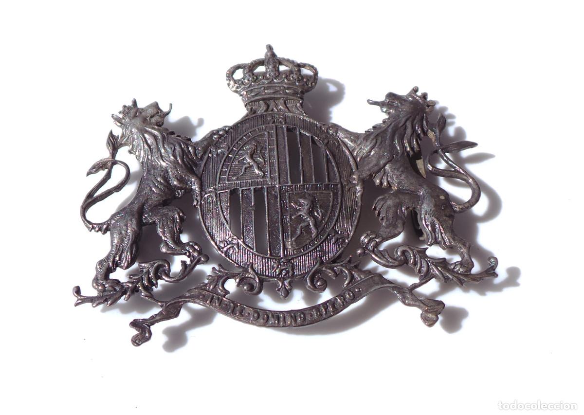 Militaria: EMBLEMA PARA GORRA, CAZADORES DE VICTORIA EUGENIA, CABALLER&Iacute;A. &Eacute;POCA ALFONSO XIII.