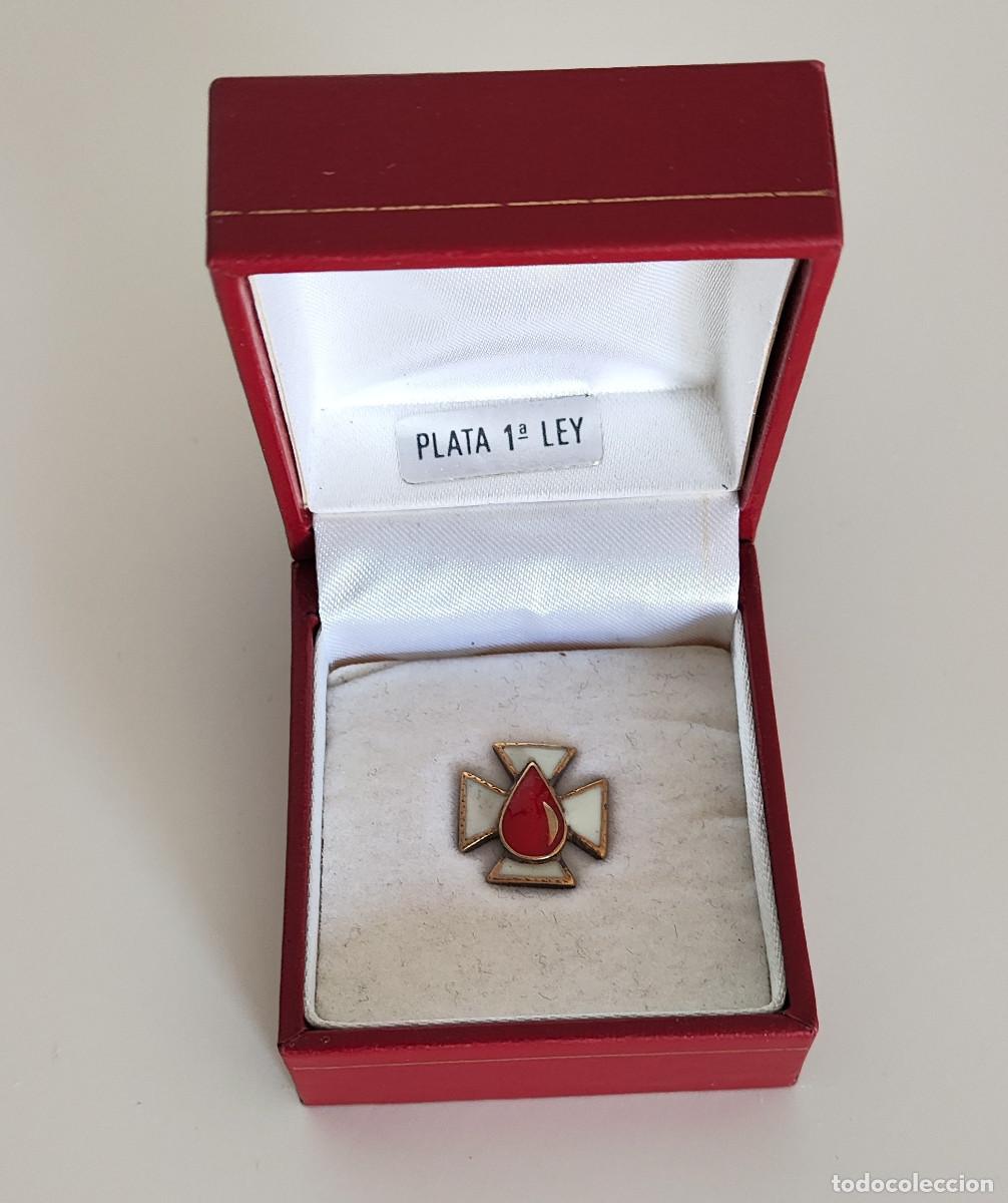 Militaria: Insignia Cruz Blanca Gota Sangre Plata 1&ordf; Ley