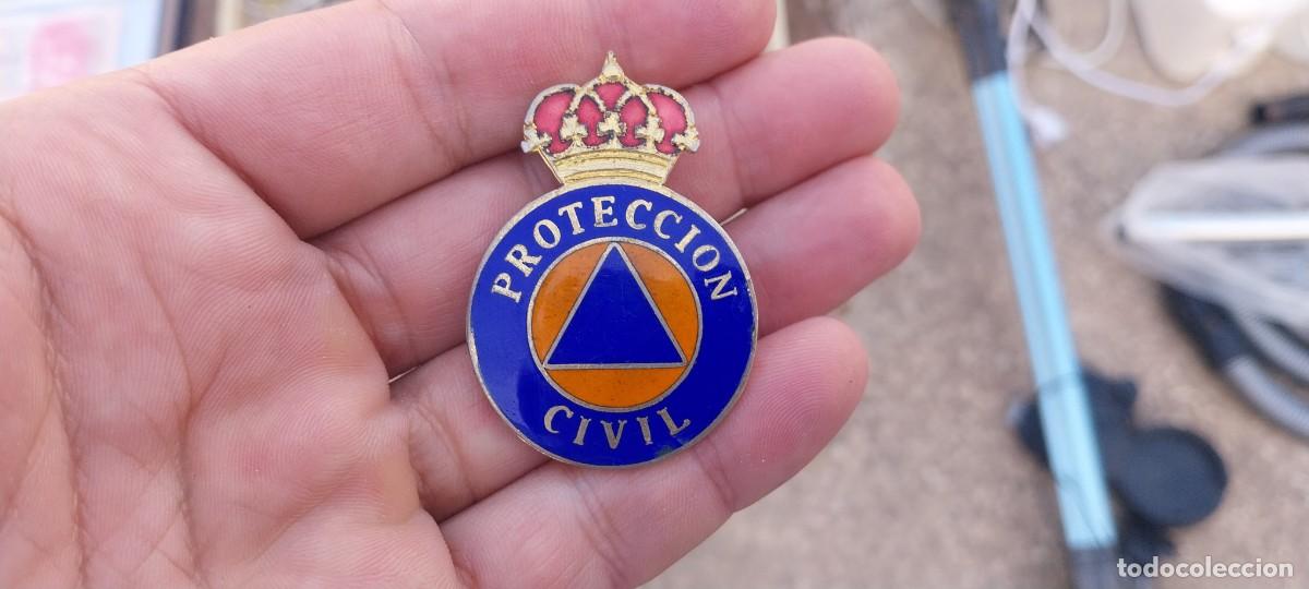 Militaria: ANTIGUA PLACA DE PECHO ESMALTADA GRANDE DE LA PROTECCION CIVIL MIRAR DORSO