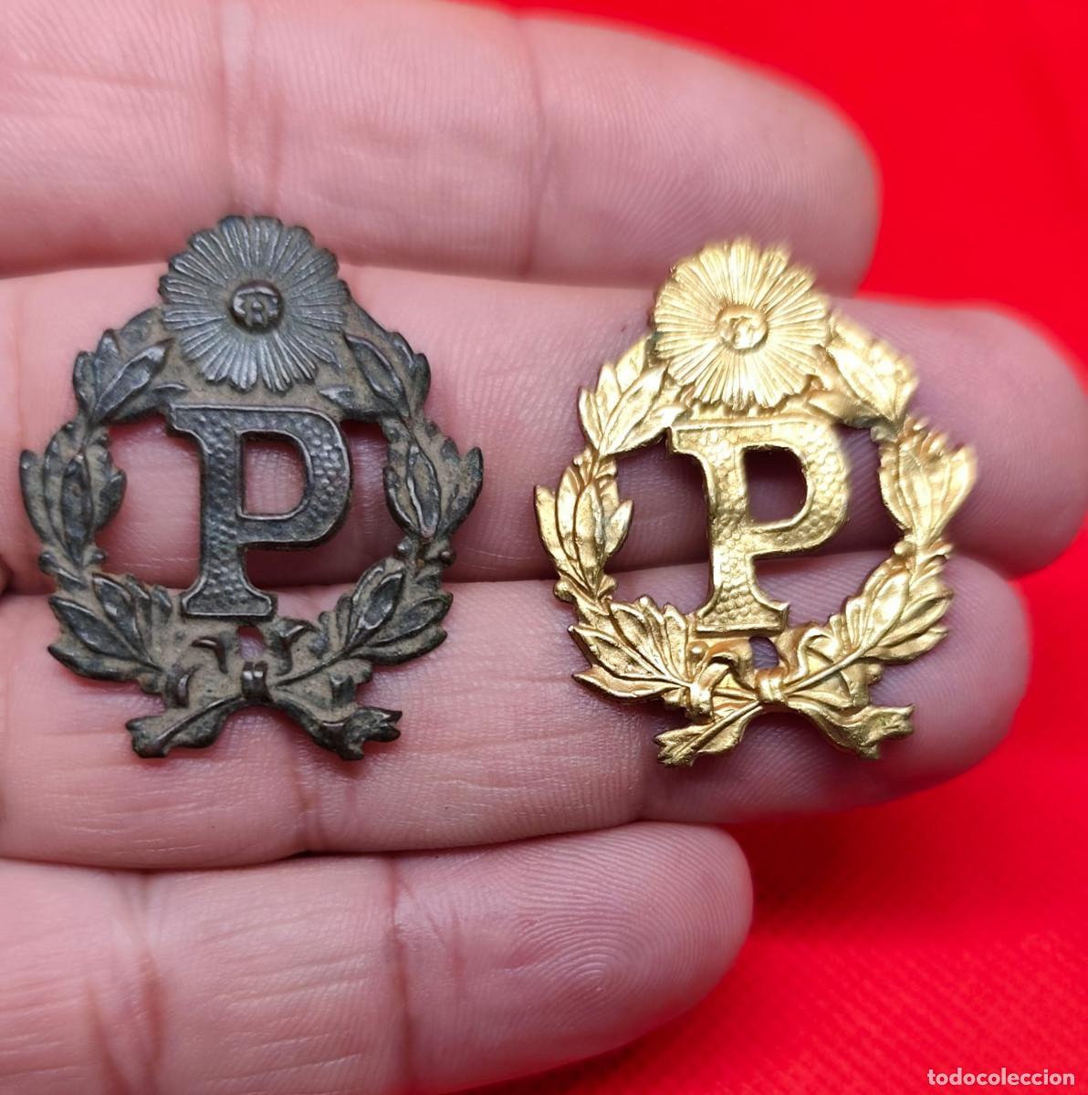 Militaria: 2 Distintivos de metal antiguos de gorra de policia del Uruguay a&ntilde;os 30