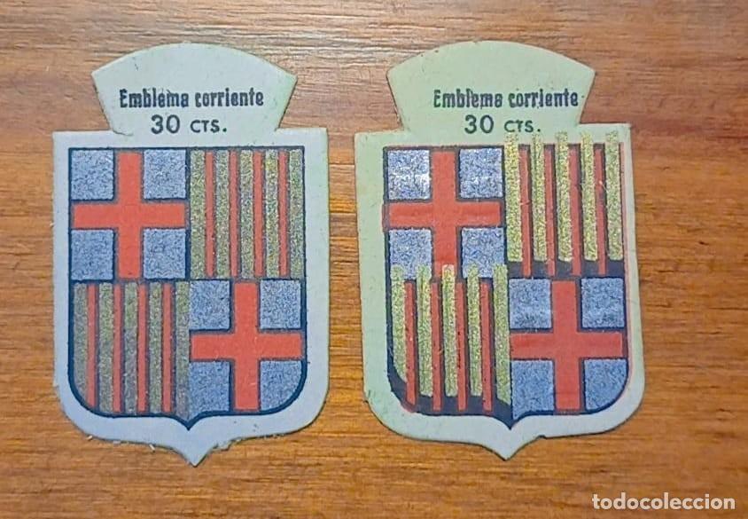 Militaria: 2 Emblemas auxilio social, corrientes .Serie B , N&ordm; 16, BARCELONA, con y sin relieve.