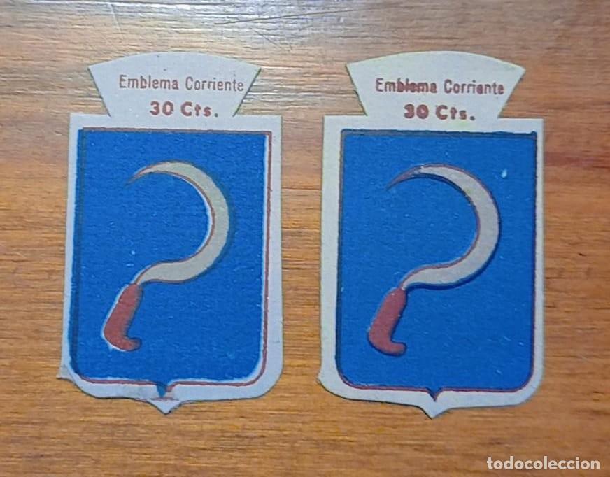 Militaria: 2 Emblemas auxilio social, corrientes .Serie B , N&ordm; 93, FALSET, con y sin relieve.