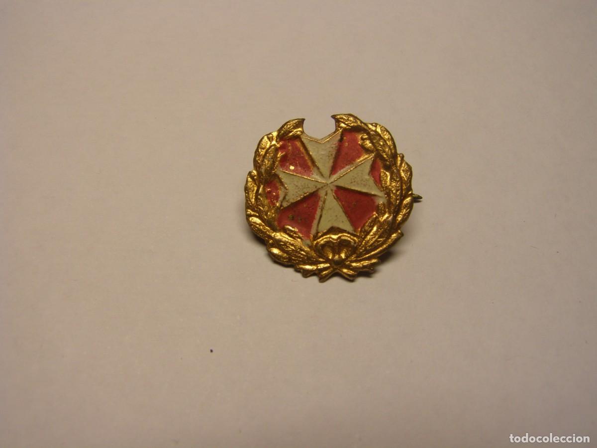Militaria: Insignia de sanidad, Guerra Civil Espa&ntilde;ola, de gorrillo.