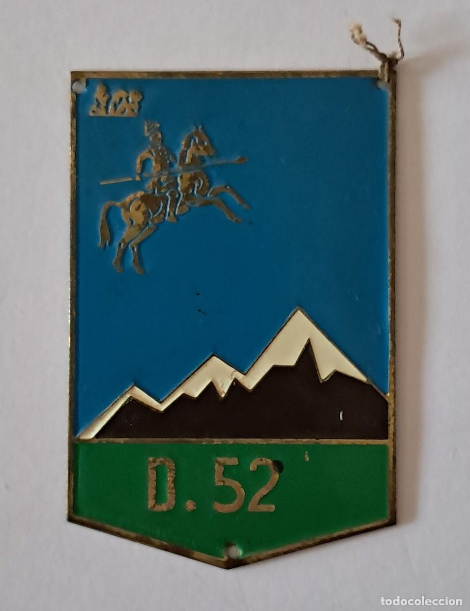 Militaria: DISTINTIVO DIVISION 52 METAL