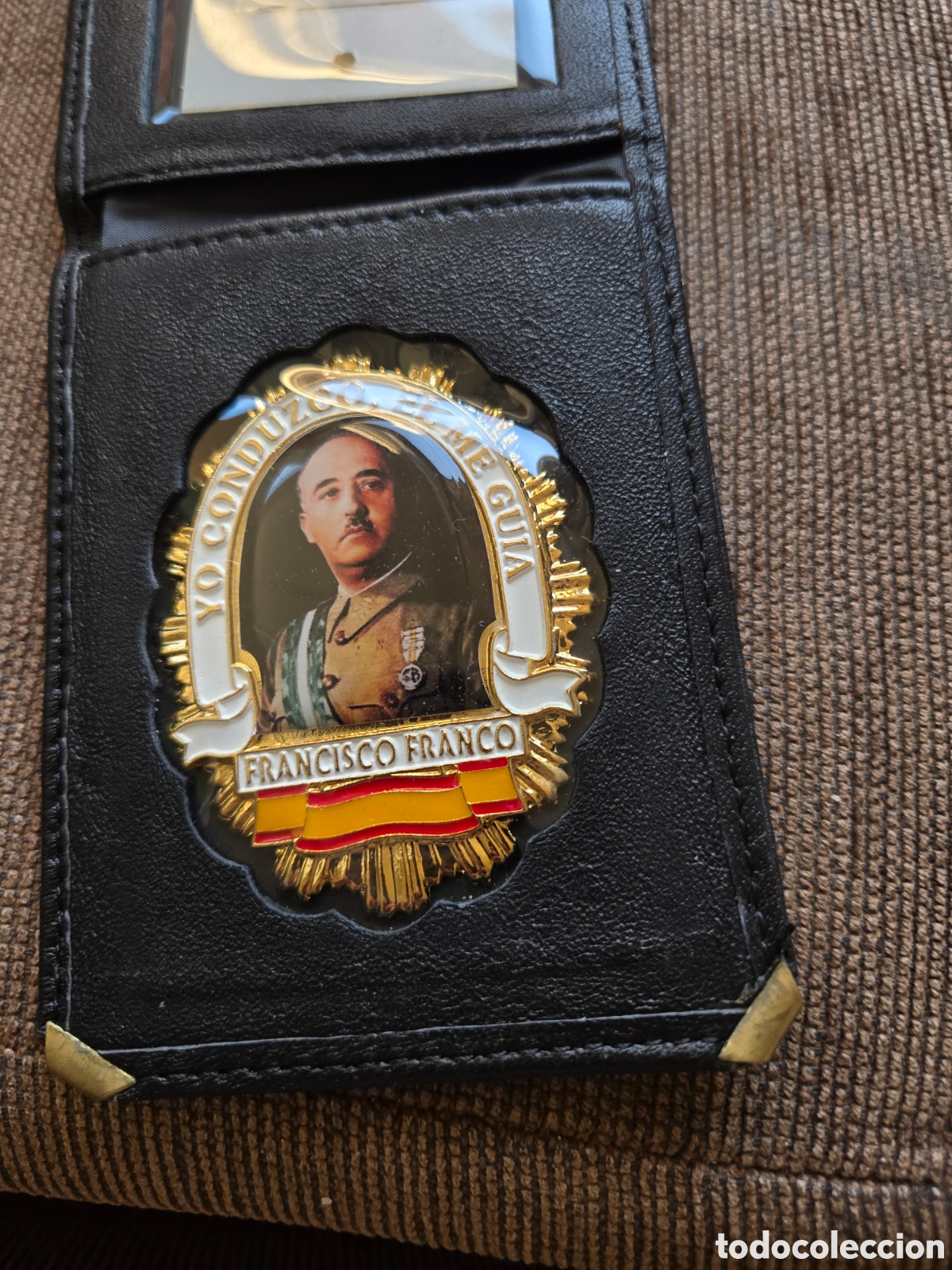 Militaria: Cartera con placa Francisco Franco