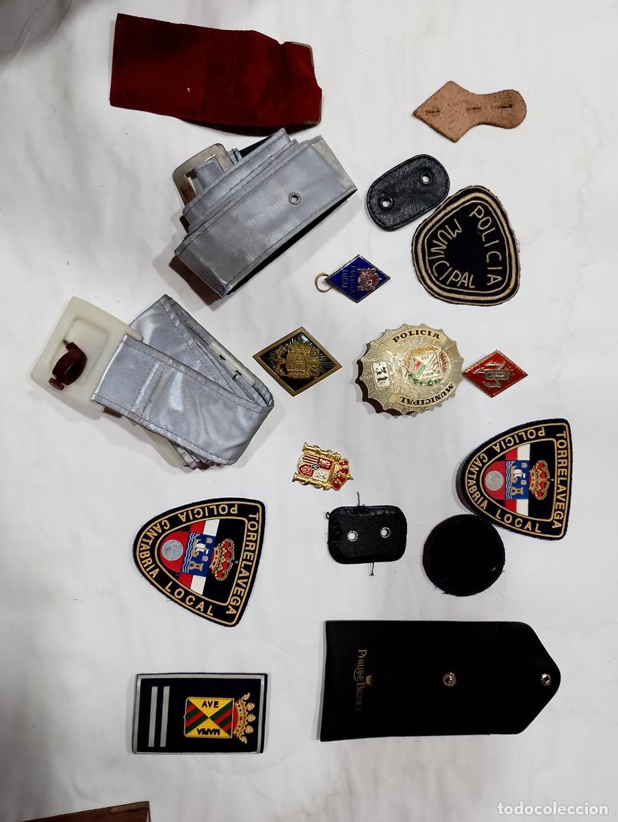 Militaria: Lote de insignias militares y parches etc