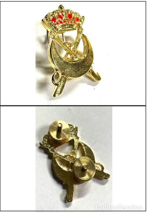 Militaria: EMBLEMA MET&Aacute;LICO PARA TARBUCH REGULARES DORADO Y ROJO CON DOS TUERCAS TRASERAS PARA FIJAR