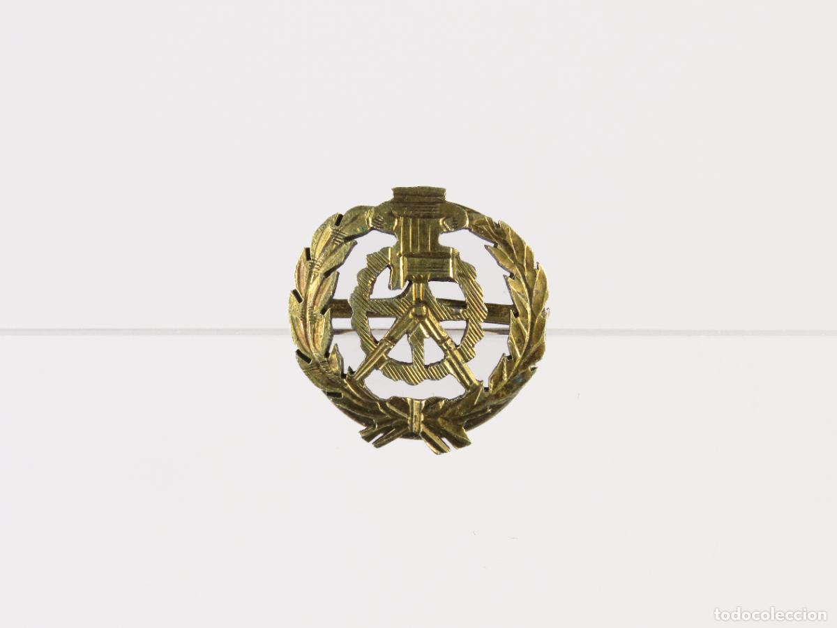 Militaria: Pin ingenieros delineante carrera metal dorado segunda mitad S XX