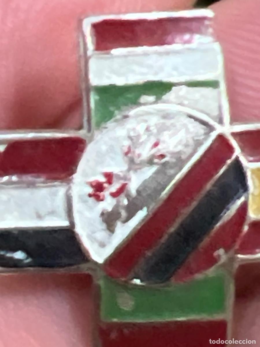 Militaria: Pin insignia patri&oacute;tica tropas aliadas bando nacional Franco pintado 19mm