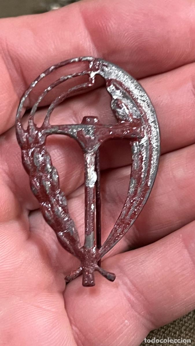 Militaria: Pin insignia falange Franco central nacional sindicalista CNS sindicato vertical pintado 5cms