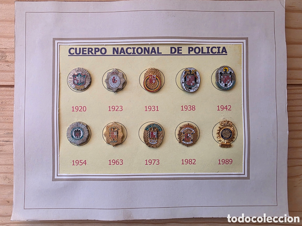 Militaria: Cuadro Colecci&oacute;n 10 Insignias Hist&oacute;ricas Polic&iacute;a Espa&ntilde;ola (1920-1989)
