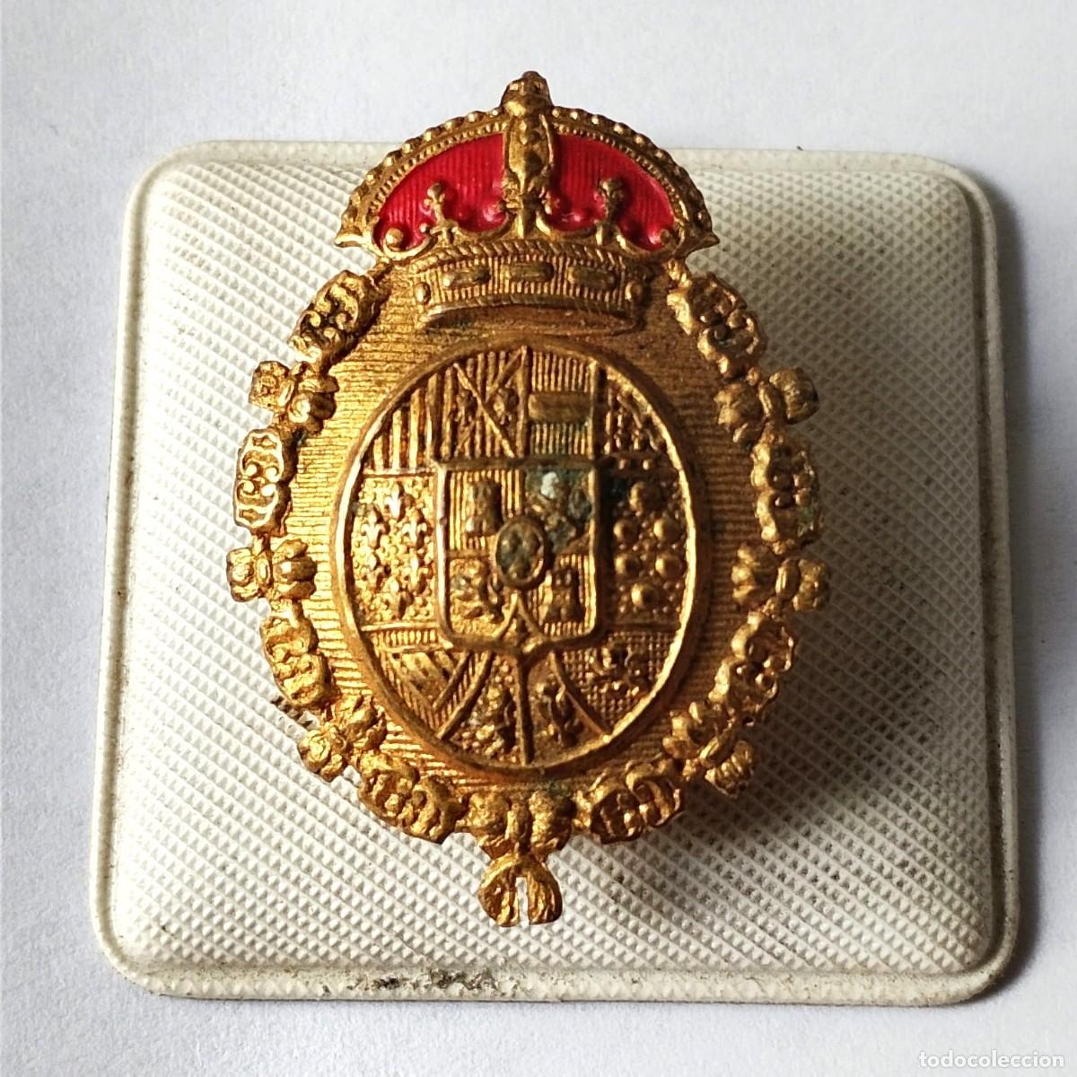 Militaria: Congreso Nacional de Medicina. A&ntilde;o 1918. Insignia pins broche de ojal. Alfonso XIII. Metal y esmalte