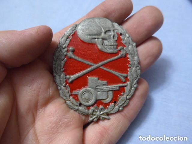 Militaria: * Antigua insignia emblema de antitanque contracarros en rojo. Guerra civil y division azul. ZX