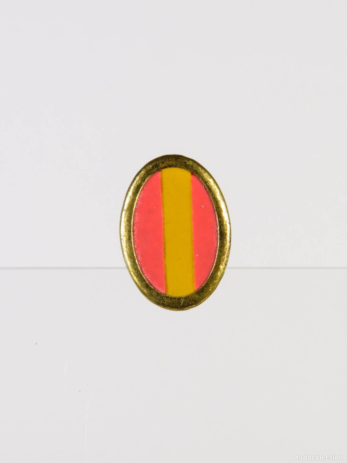 Militaria: Bot&oacute;n pin solapa Bandera Espa&ntilde;a metal dorado esmalte primera mitad S XX