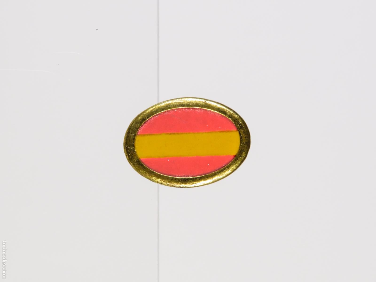 Militaria: Bot&oacute;n pin solapa Bandera Espa&ntilde;a metal dorado esmalte primera mitad S XX