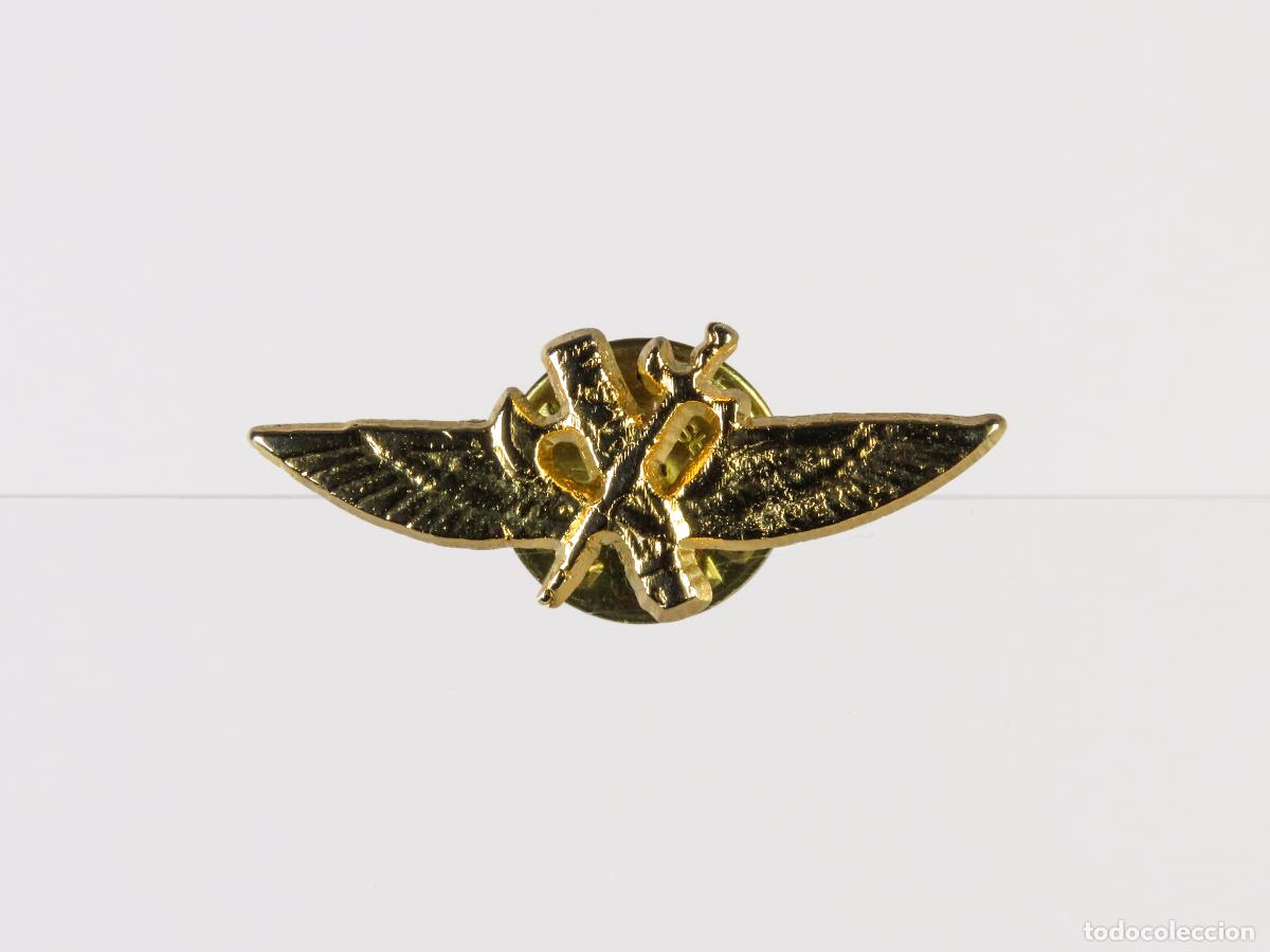 Militaria: Pin Guardia Civil a&eacute;rea helic&oacute;pteros metal dorado segunda mitad S XX