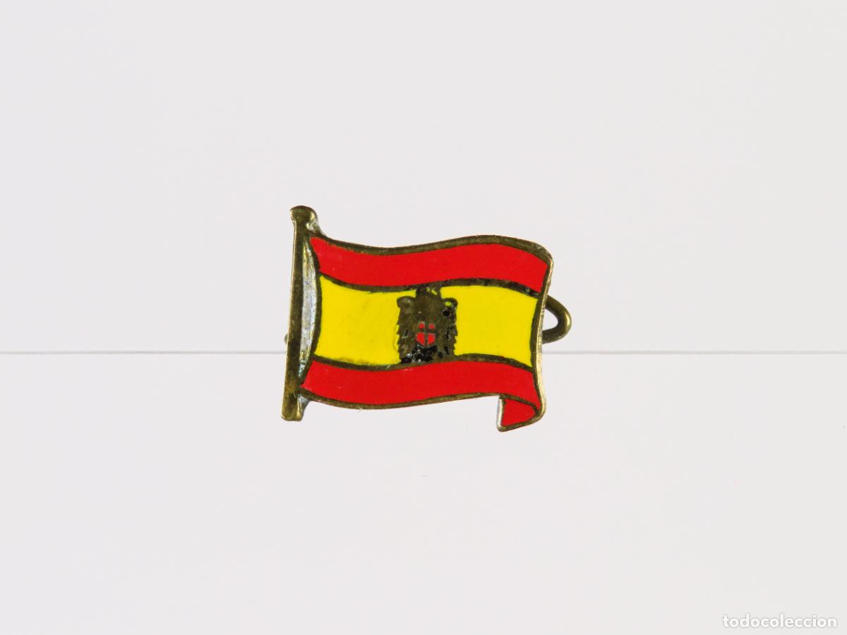 Militaria: Pin Bandera Espa&ntilde;a &eacute;poca Franco &aacute;guila metal dorado esmalte segunda mitad S XX