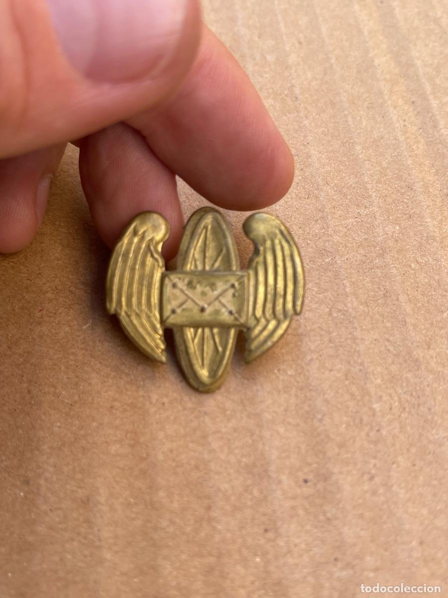 Militaria: Antigua insignia del Cuerpo militar a&eacute;reo de Correos. Ej&eacute;rcito del Aire, Espa&ntilde;a.