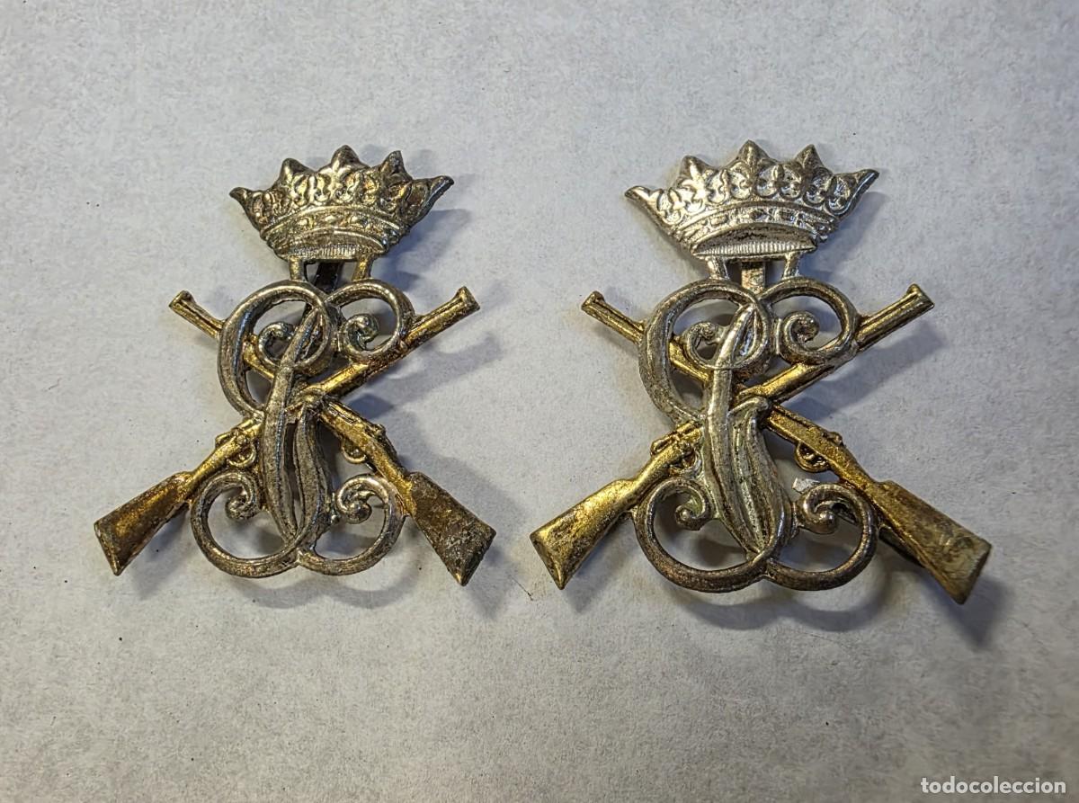 Militaria: Pareja de insignias de la Guardia Civil, Carabineros, &eacute;poca de Franco, 4 cm