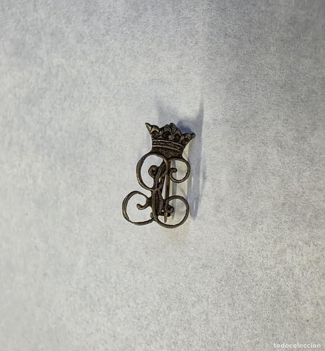 Militaria: Insignia de aguja de la Guardia Civil, GC, &eacute;poca de Franco, 1,5 cm