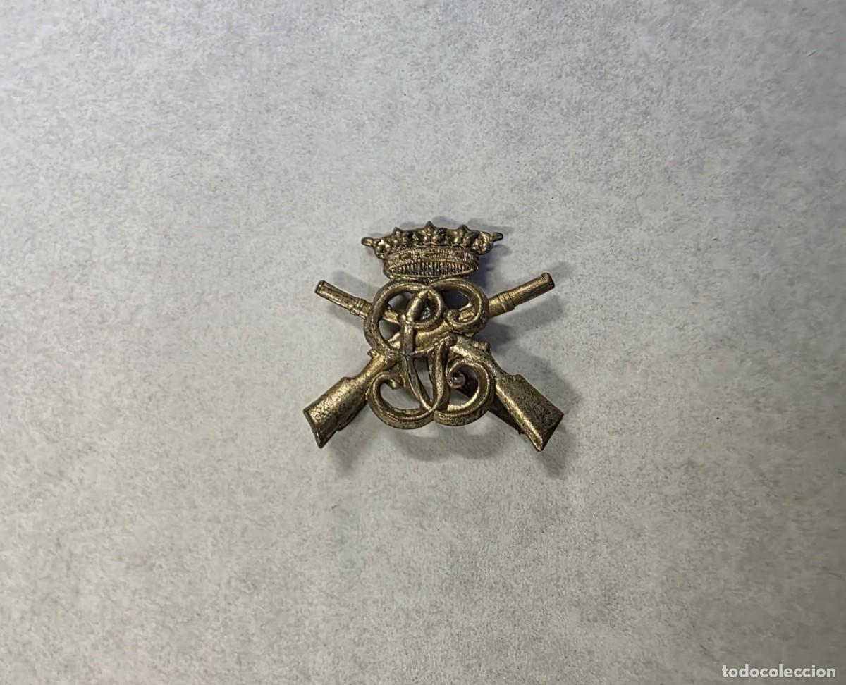 Militaria: Insignia distintivo de carabineros de la guardia civil, 2,3 x 1,8 cm