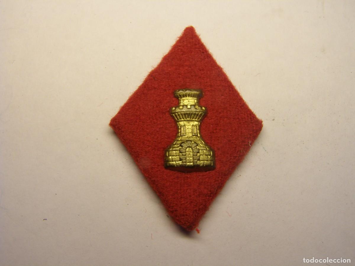 Militaria: Rombo del Ej&eacute;rcito Espa&ntilde;ol, ingenieros, a&ntilde;os 50. Insignia dorada.