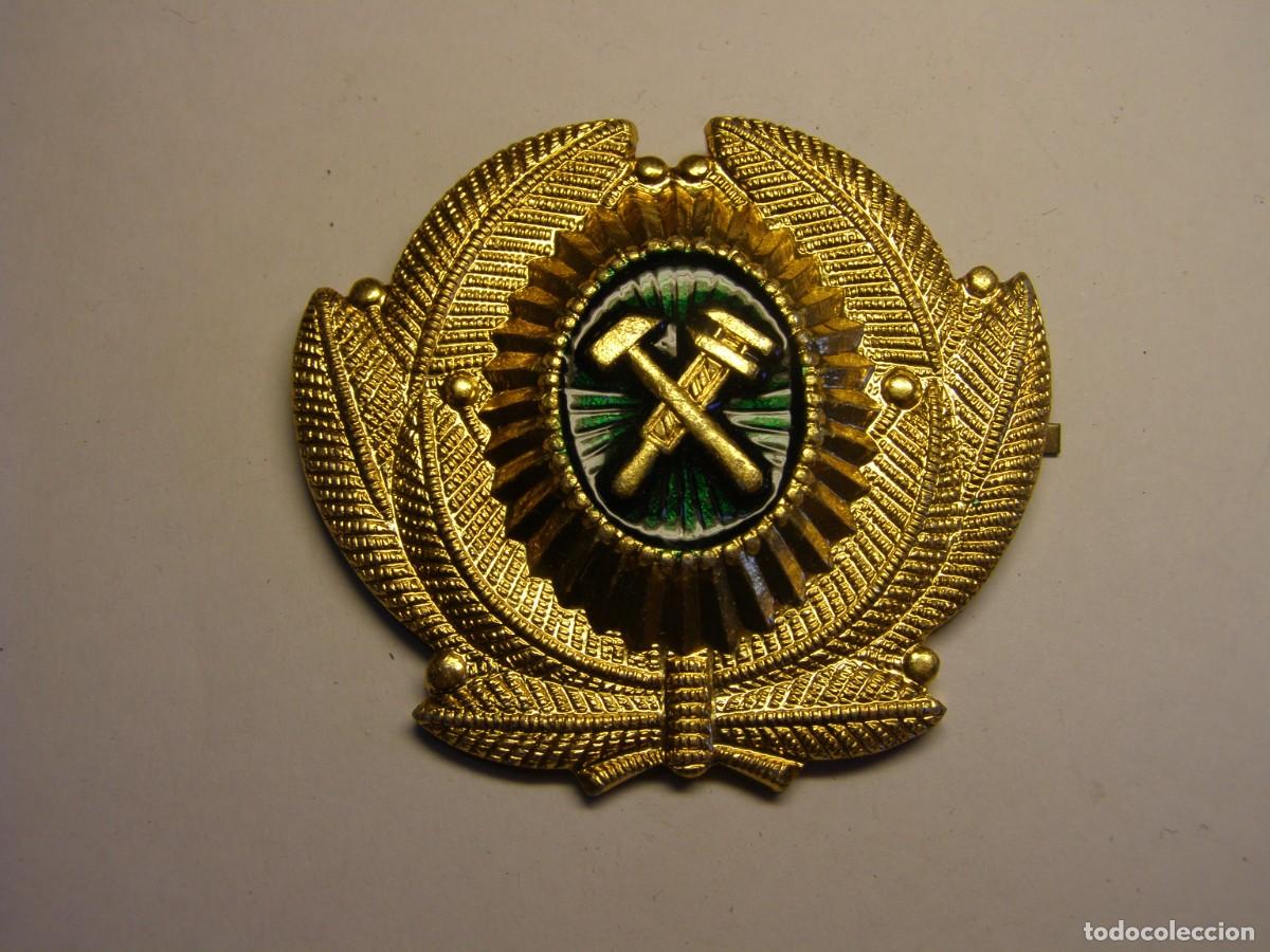 Militaria: Insignia sovi&eacute;tica comunista de gorra, a&ntilde;os 60-70. &iquest;De mec&aacute;nico militar?
