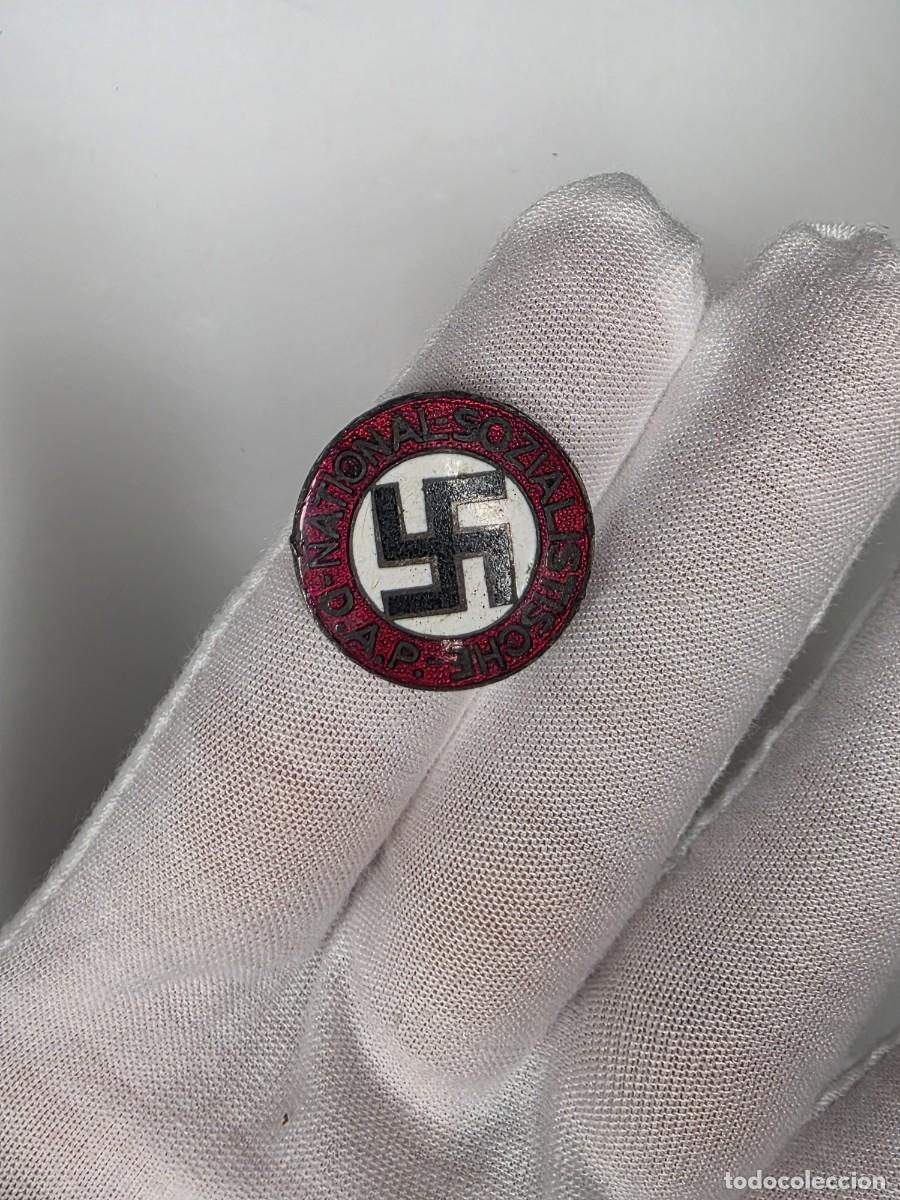 Militaria: Insignia alemana NSDAP RZM No. 34 Karl Wurster &ndash; Original &eacute;poca IIWW esmaltada