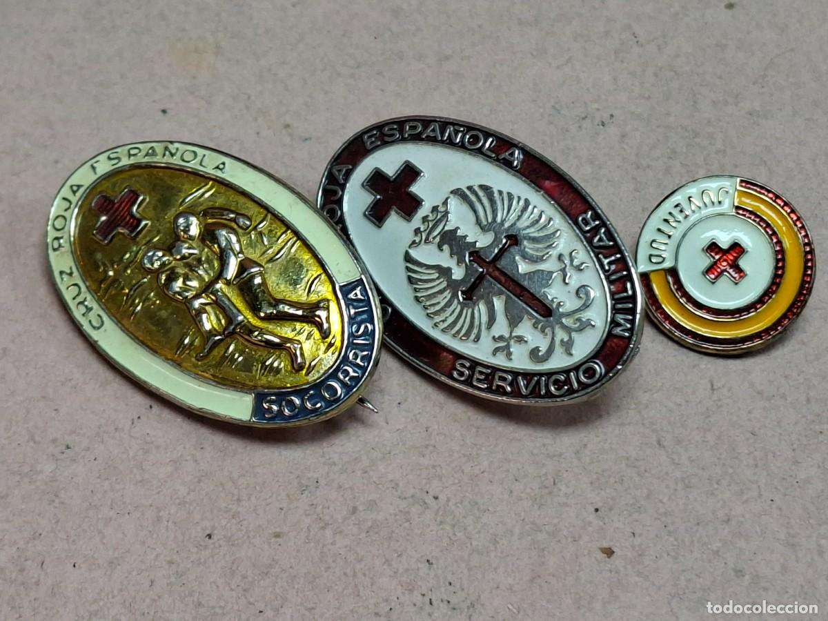 Militaria: LOTE EMBLEMAS PINS INSIGNIAS CRUZ ROJA MILITAR