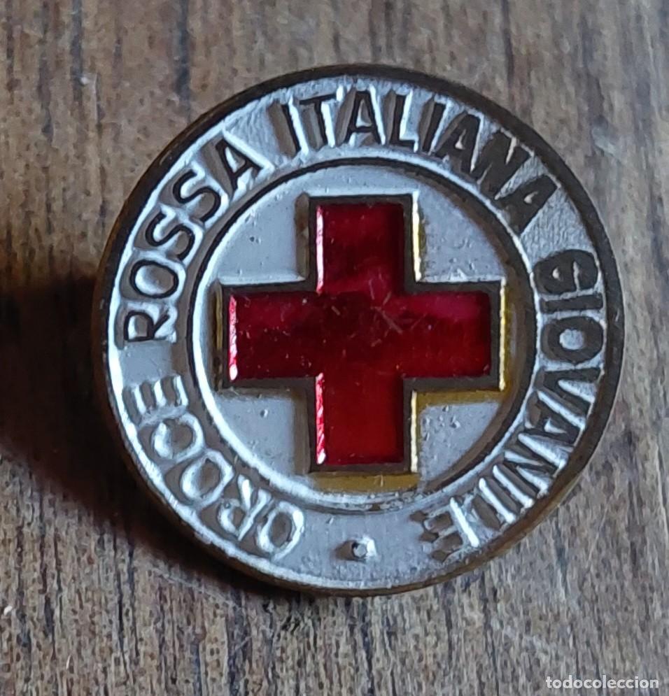 Militaria: Antigua insignia Cruz Roja Italiana Guerra civil