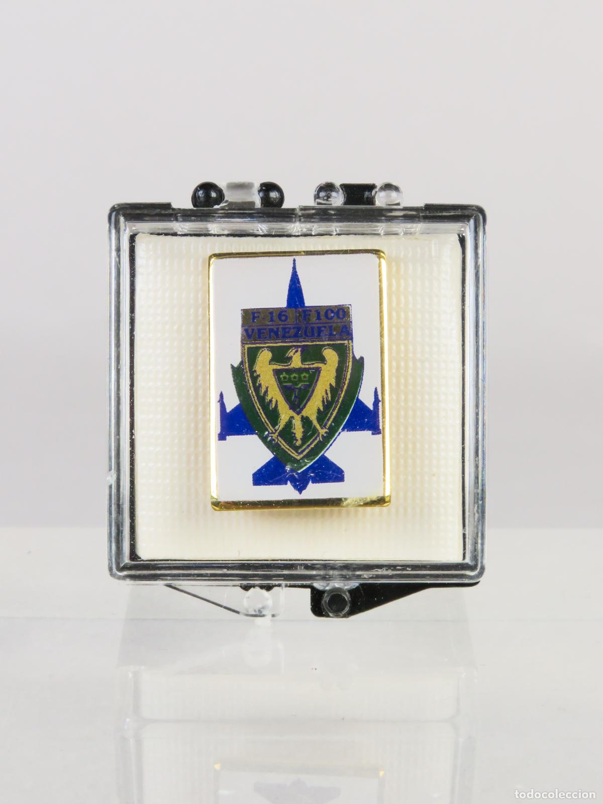 Militaria: Pin compa&ntilde;&iacute;a F16 F100 Falcon Venezuela metal plateado esmalte segunda mitad S XX